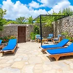 Villa Havuzu Korunakli 2+1 Tas Kinali (Aegean)