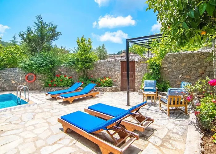 Havuzu Korunakli 2+1 Tas Kinali (Aegean)