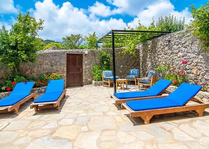 Villa Havuzu Korunakli 2+1 Tas Kinali (Aegean)